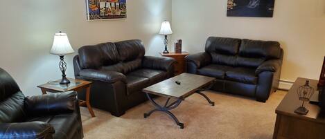 Een smart-tv, videogames, een dvd-speler en boeken