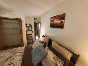 2 bedrooms, desk, iron/ironing board, travel crib