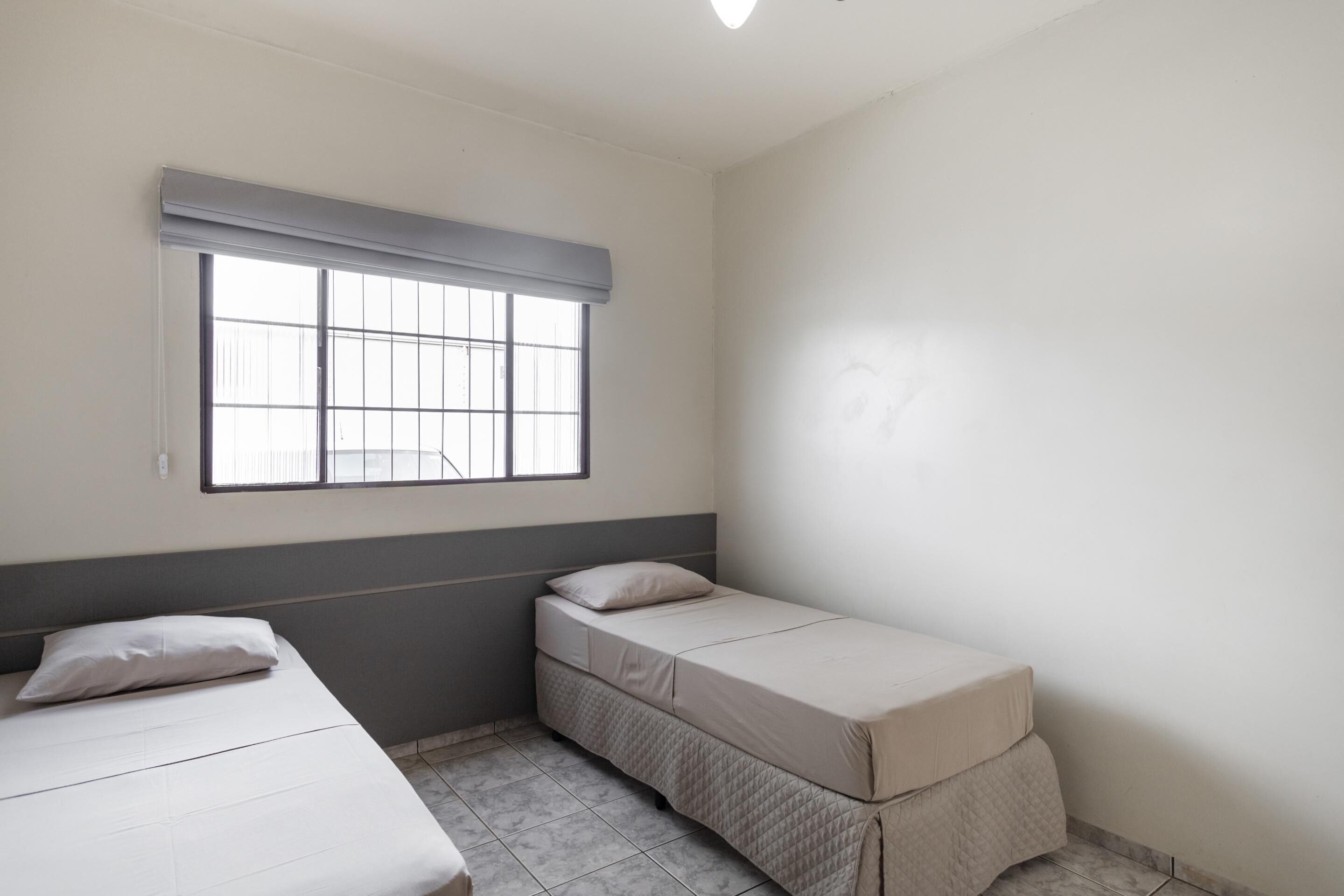 Minibar, escritorio, wifi gratis y ropa de cama 