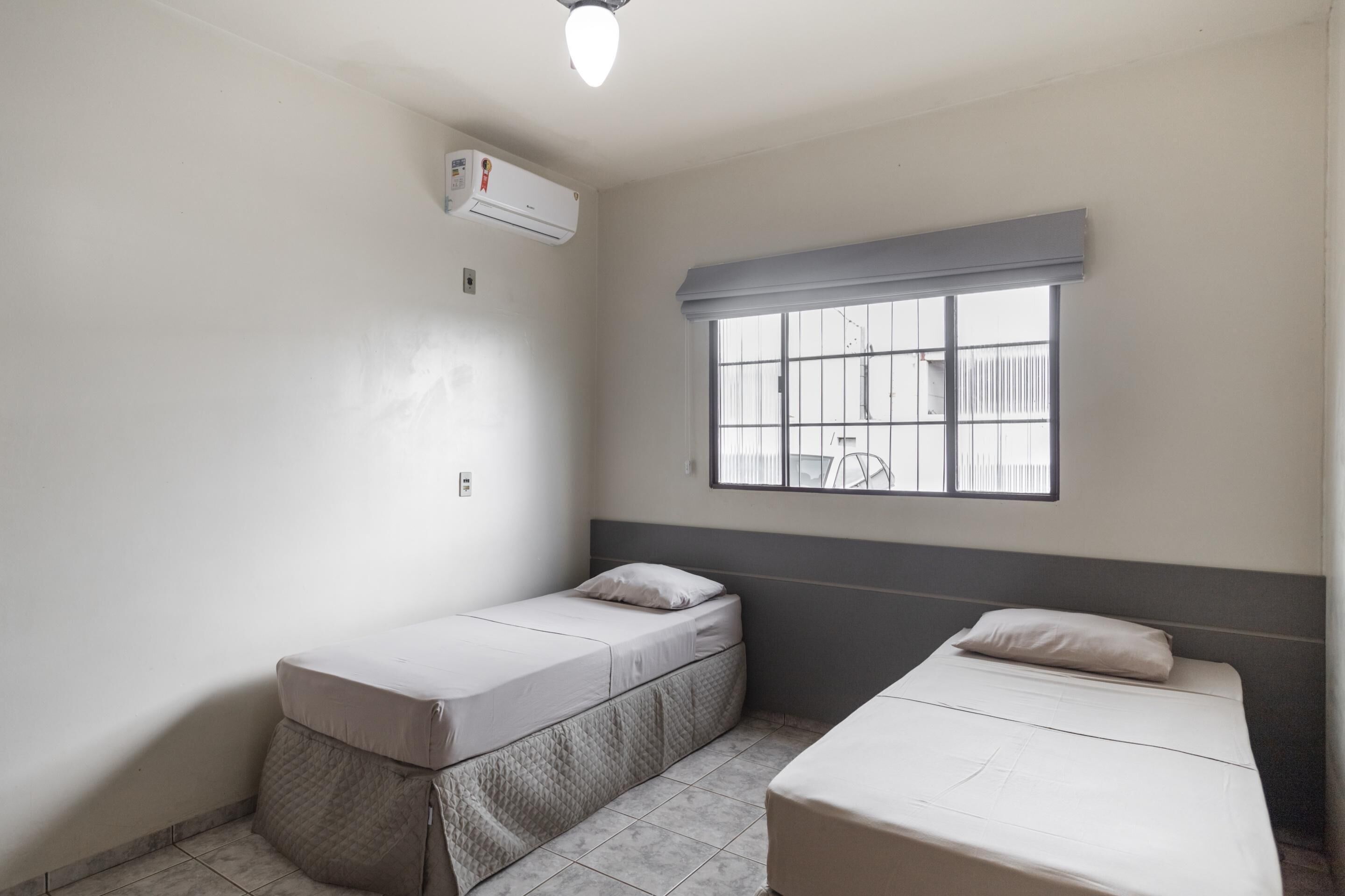 Minibar, escritorio, wifi gratis y ropa de cama 