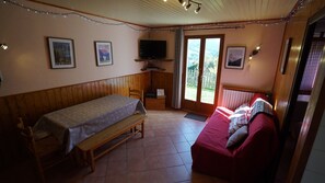 2 slaapkamers, een strijkplank/strijkijzer, reisbedje, gratis wifi