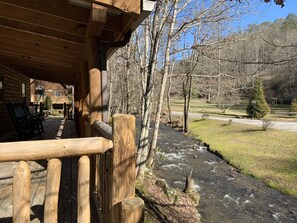 Property grounds - Creekside Cabin with covered porch only 3 miles from downtown Bryson City! (Bryson City)