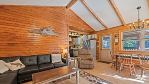 TV, caminetto, lettore DVD