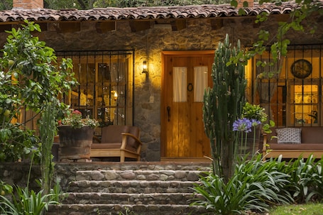 Exterior. Hotel Rancho San Cayetano