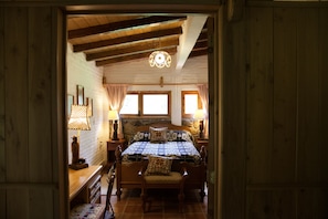 1 bedroom, in-room safe, desk, free cribs/infant beds