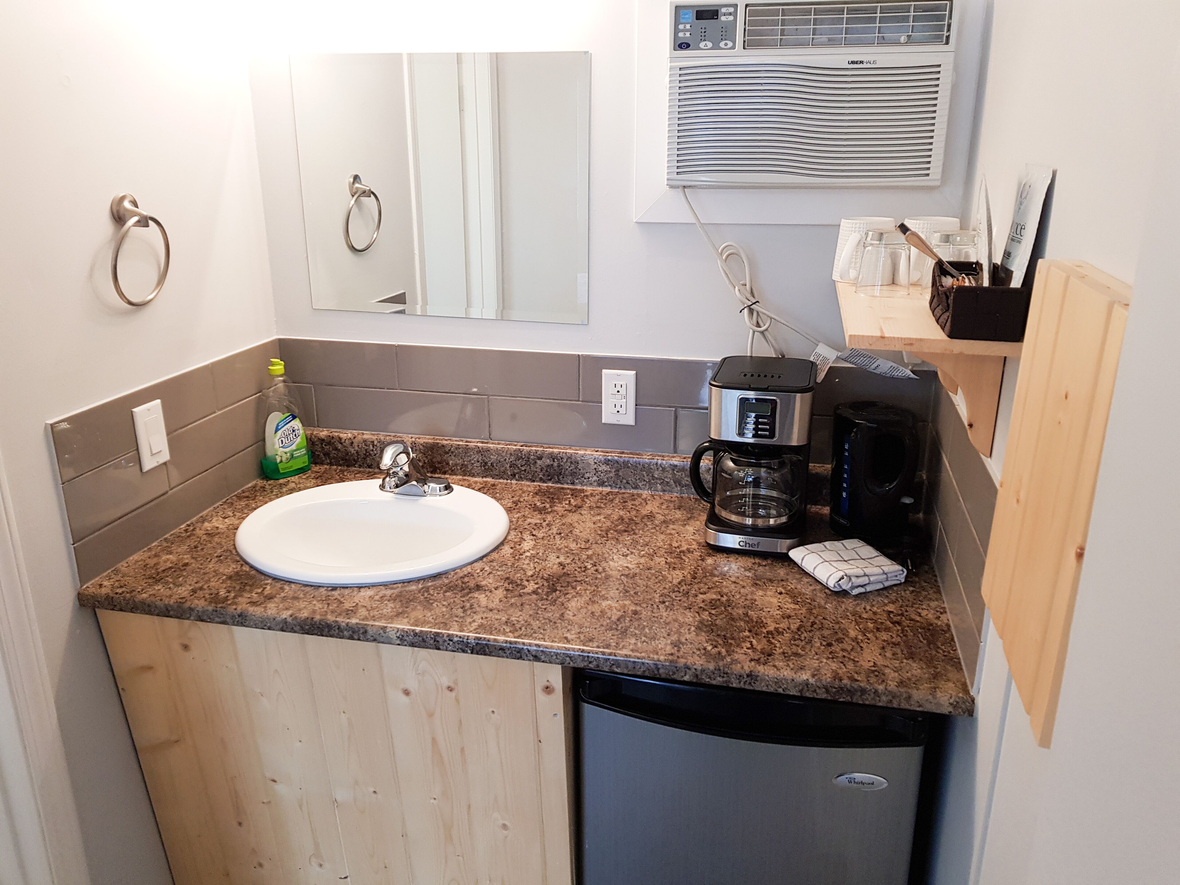 single room, 1 queen bed | individually decorated, laptop workspace, free wifi, bed sheets