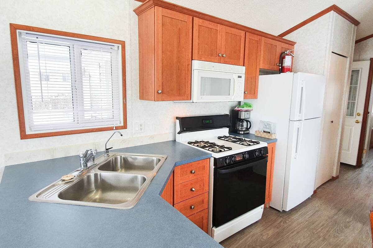 family cabin, 3 bedrooms | private kitchenette | coffee/tea maker, electric kettle