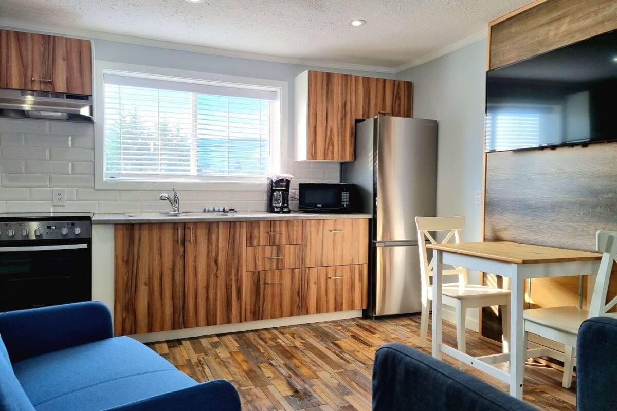 deluxe cabin | private kitchen | coffee/tea maker, electric kettle
