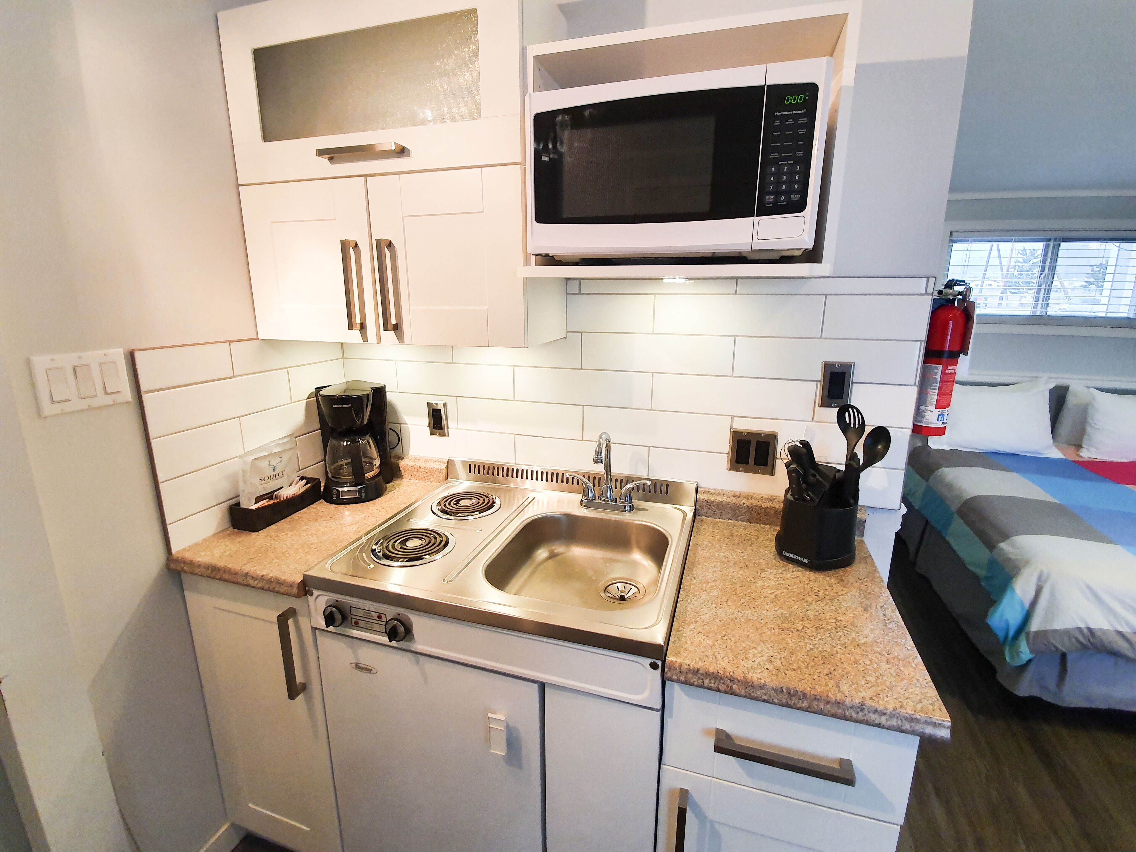 double room, 2 queen beds | private kitchen | coffee/tea maker, electric kettle