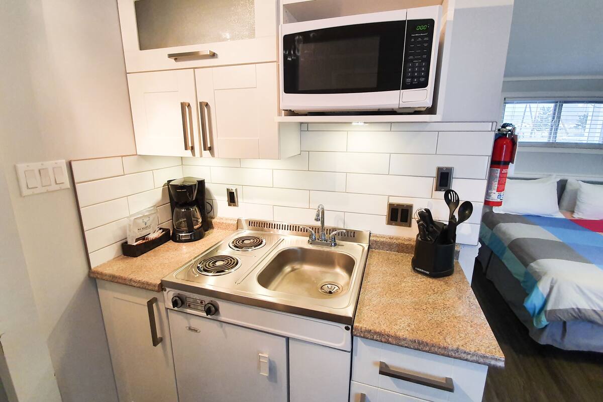 double room, 2 queen beds | private kitchen | coffee/tea maker, electric kettle