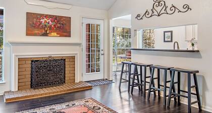 Spacious & Cozy 4BR Home in The Woodlands
