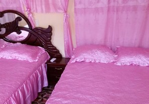 ห้องคอมฟอร์ทสำหรับสี่ท่าน | มินิบาร์, ผ้าม่านกันแสง, เตารีด/โต๊ะรีดผ้า
