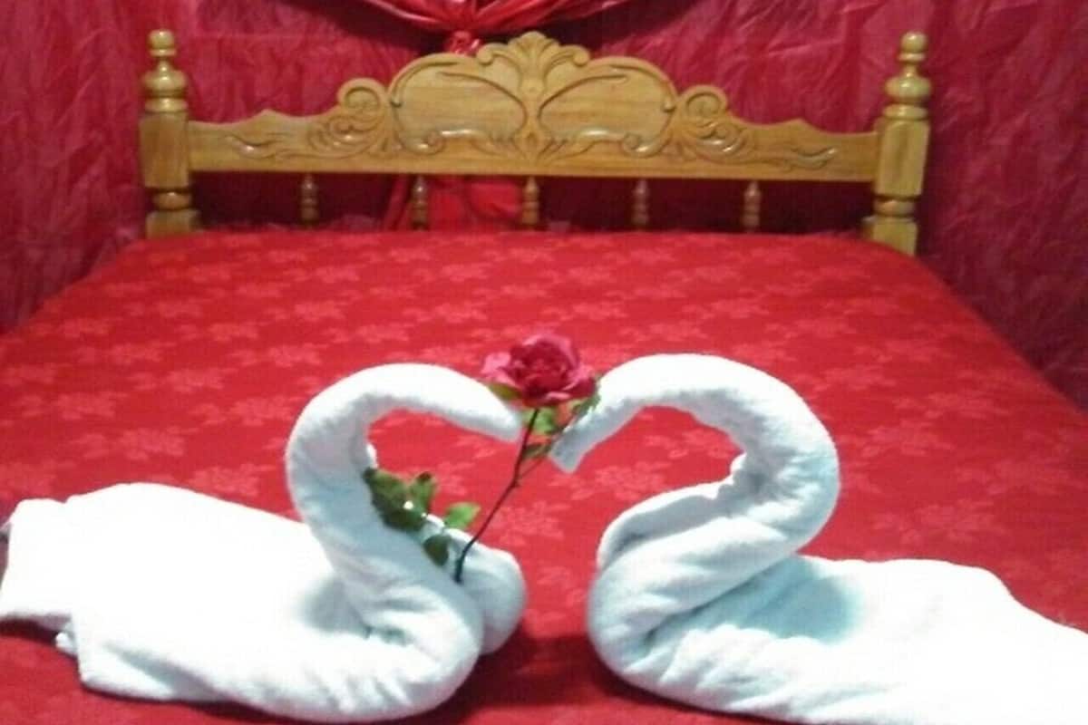 Chambre Confort double | Minibar, décor unique, ameublement unique, fer et planche à repasser