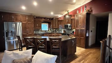 تلفزيون ذكي، مدفأة، كُتُب