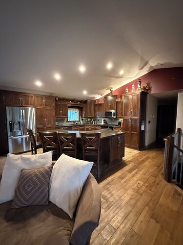 Quiet relaxing home on acreage just minutes from Sylvan Lake