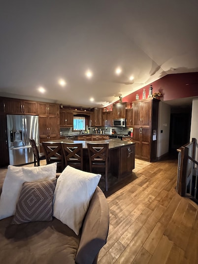 Quiet relaxing home on acreage just minutes from Sylvan Lake