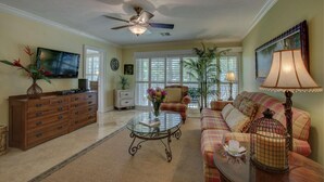 Unclassified image, 4 of 23, button - Kingston Arms - Walk to Beach and St. Armands Circle (Sarasota)