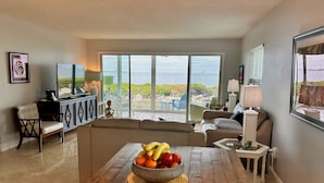 Living area - West Bay Cove 131 · Skyway Views · 30-Night Min (Holmes Beach)