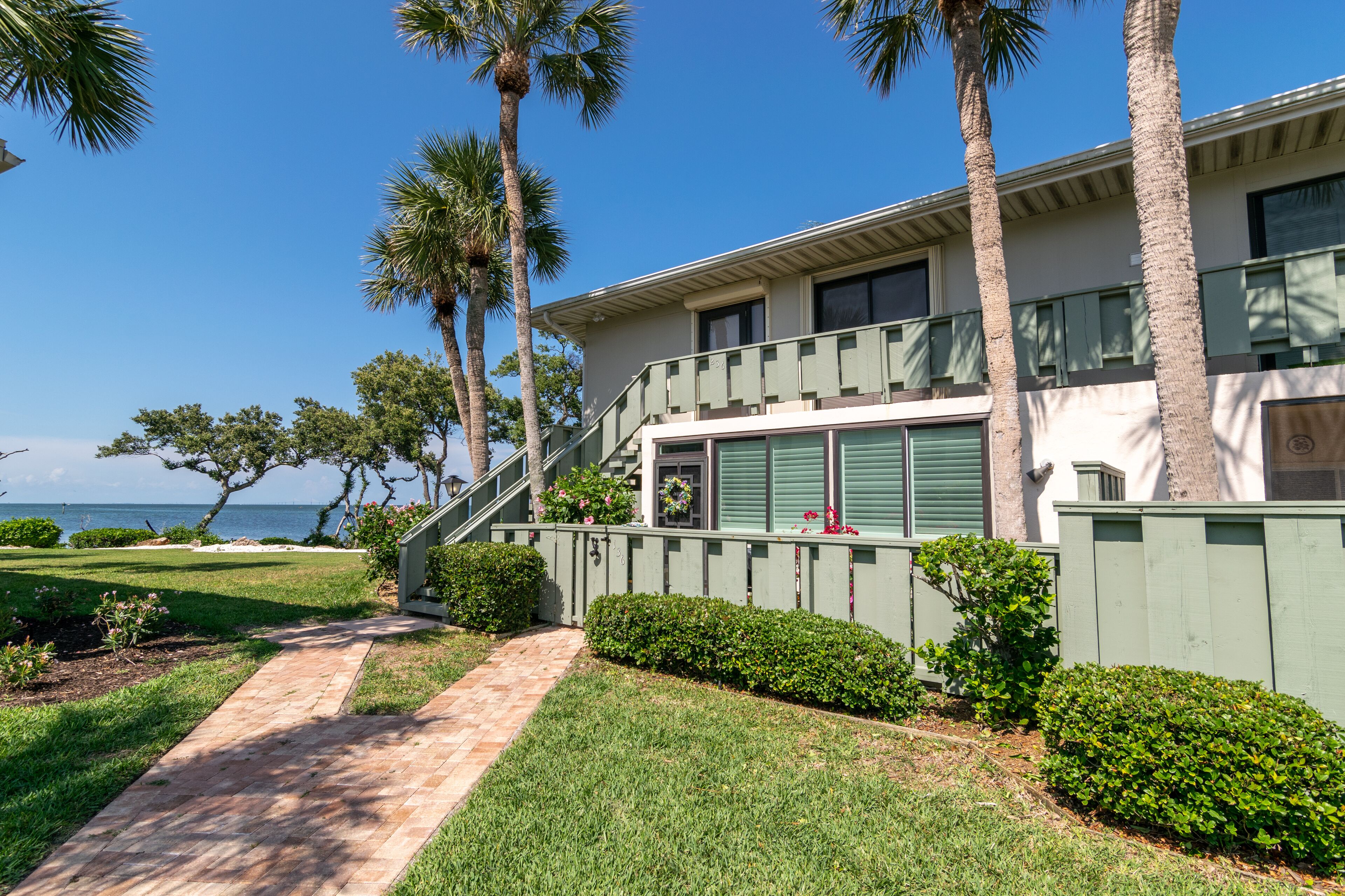 WBC 236 Freshly remodeled, pristine 2/2 condo.