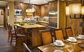 Microwave, dishwasher, coffee/tea maker, cookware/dishes/utensils - Ski in Ski Out Luxury Villa (Truckee)