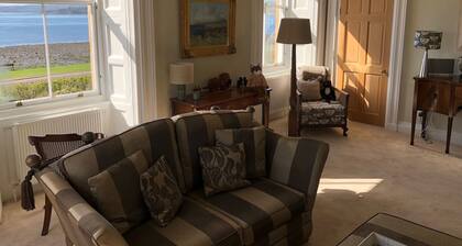 ĂlĂ©gante maison gĂ©orgienne en front de mer