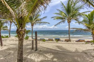 Beach nearby, white sand, sun loungers, beach towels