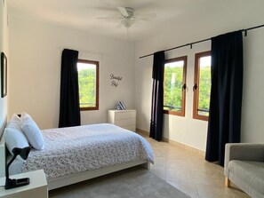 3 chambres, fer et planche à repasser, Wi-Fi, draps fournis