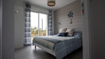 3 bedrooms, travel crib, free WiFi, bed sheets