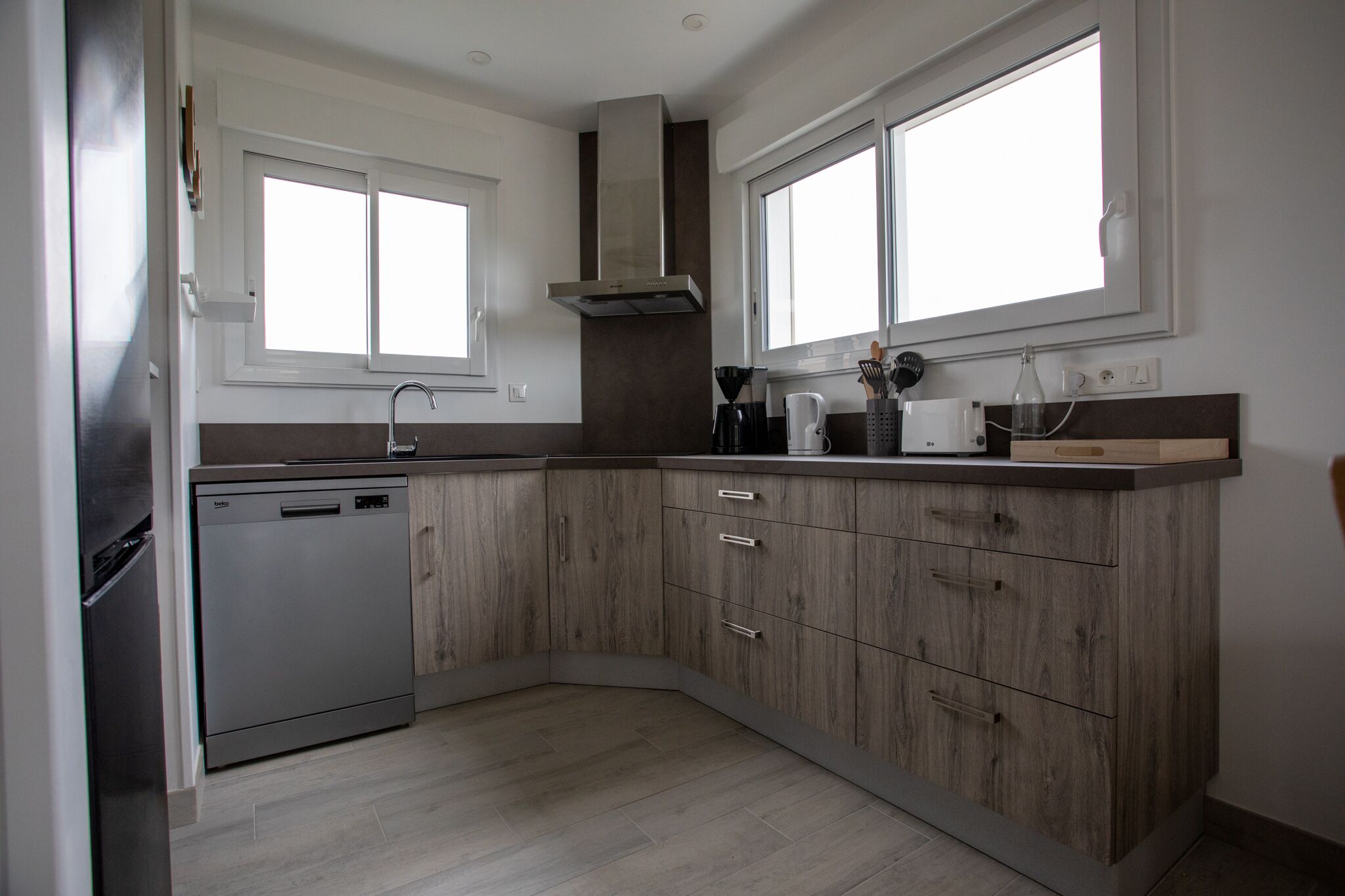 Kühlschrank, Mikrowelle, Ofen, Herdplatte