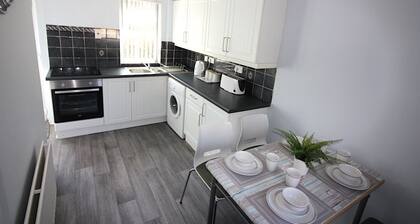 Beautiful House /Free parking 10min fromCity  Centre.