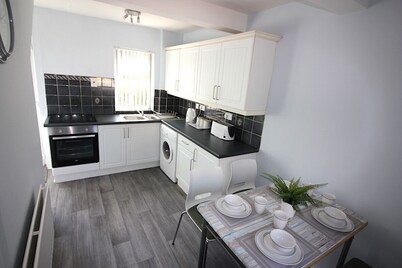 Beautiful House /Free parking 10min fromCity  Centre.