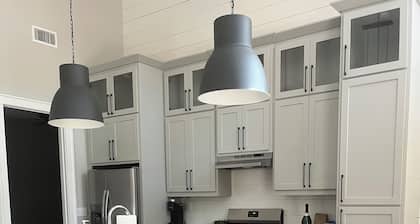 Private country cottage 90 minutes N. of Houston.