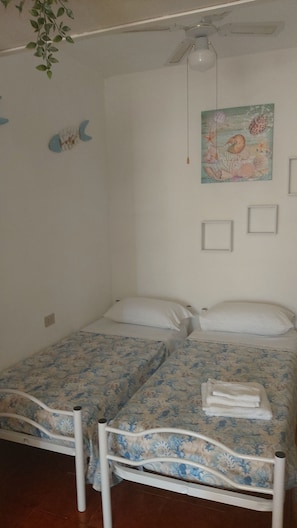 1 chambre, fer et planche à repasser, literie fournie