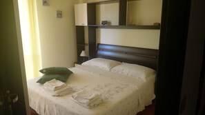 1 bedroom, iron/ironing board, bed sheets