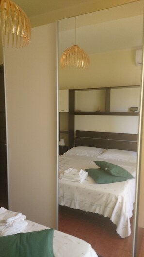 1 bedroom, iron/ironing board, bed sheets - Panoramic apartment in the center IUN.Gov.it/Q0210 Cin IT111105C2000Q0210 (Villasimius)