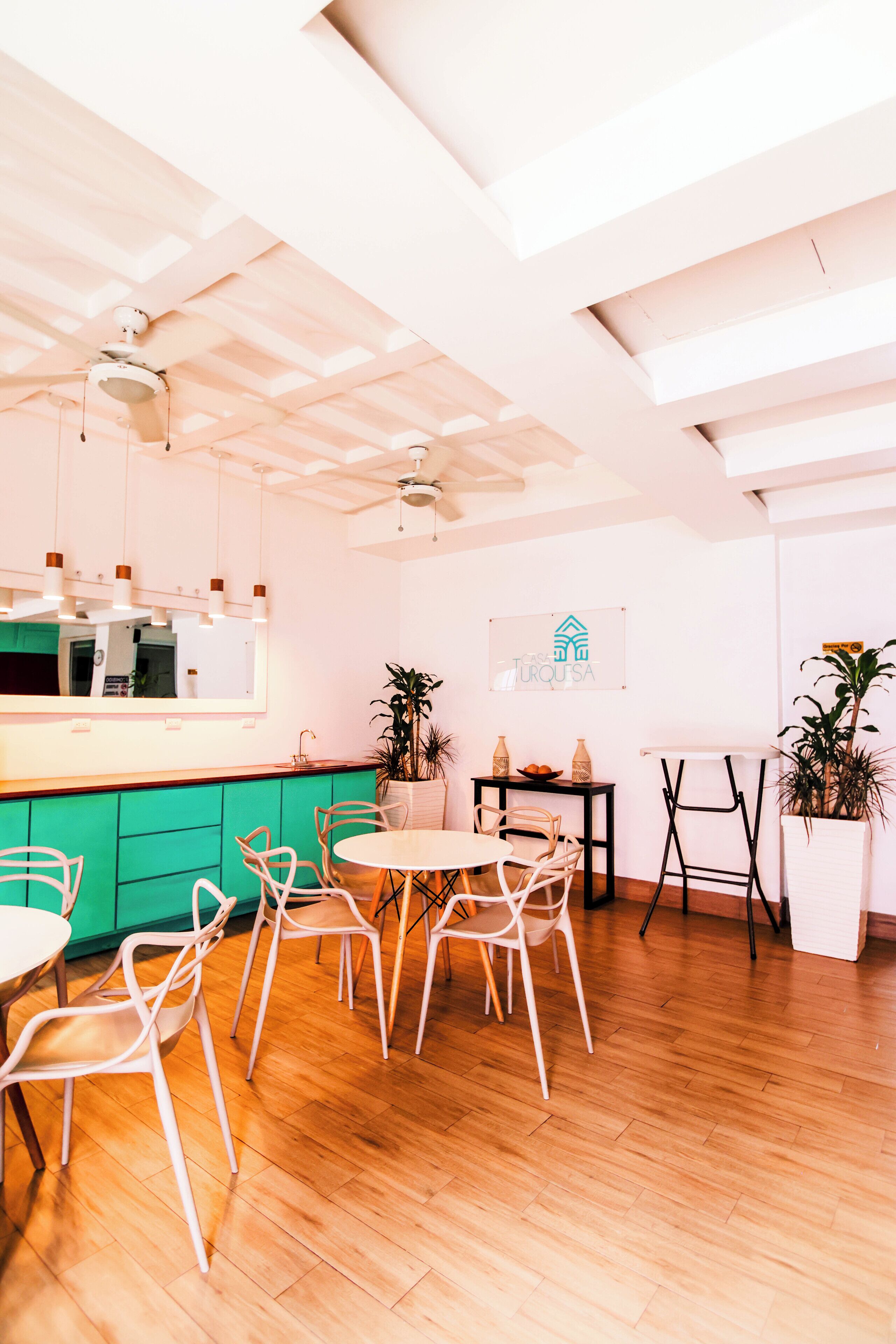 Una televisión de pantalla plana