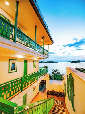 Front of property - Hotel Casa Turquesa (Flores)