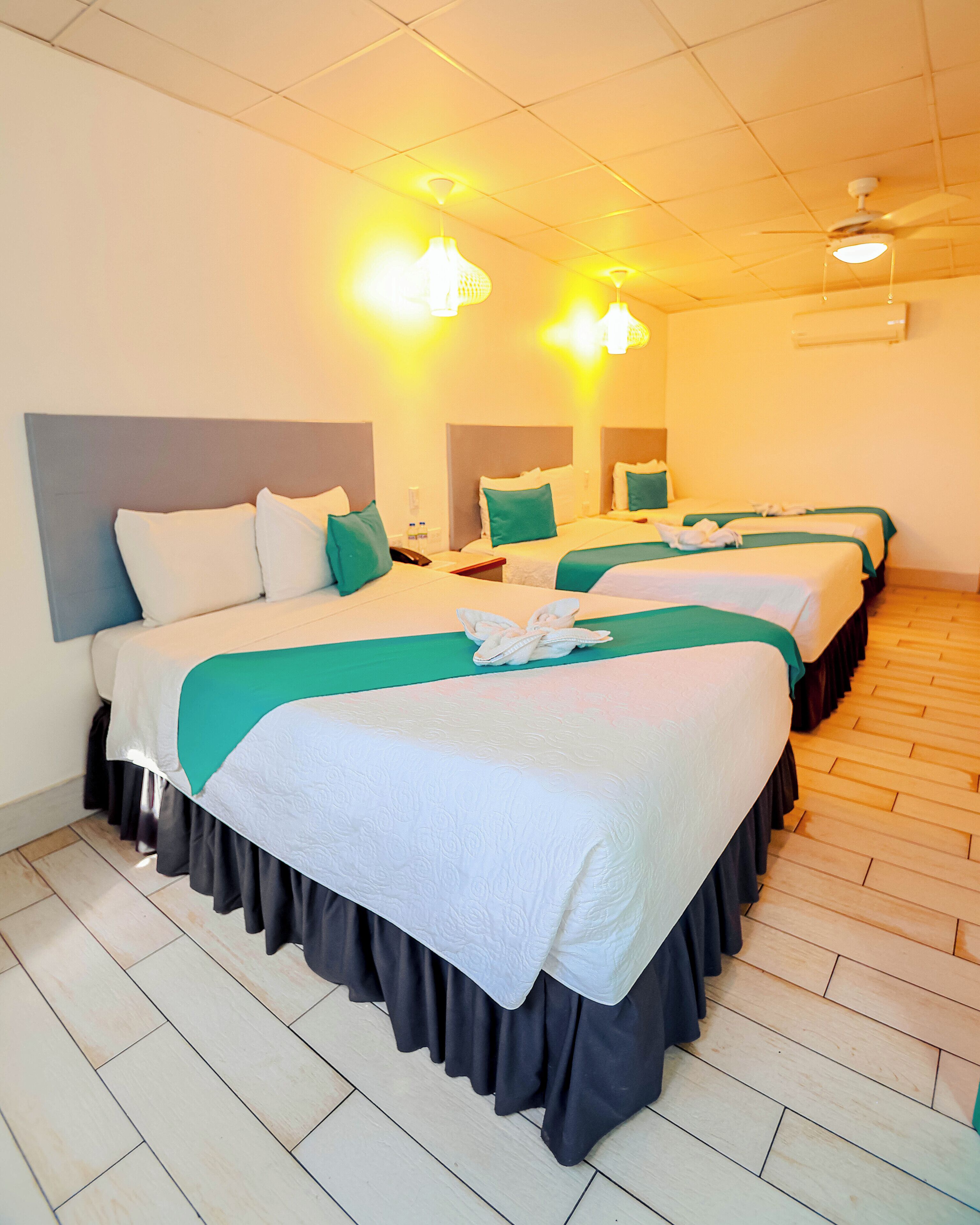 Triple Room | Free WiFi, bed sheets