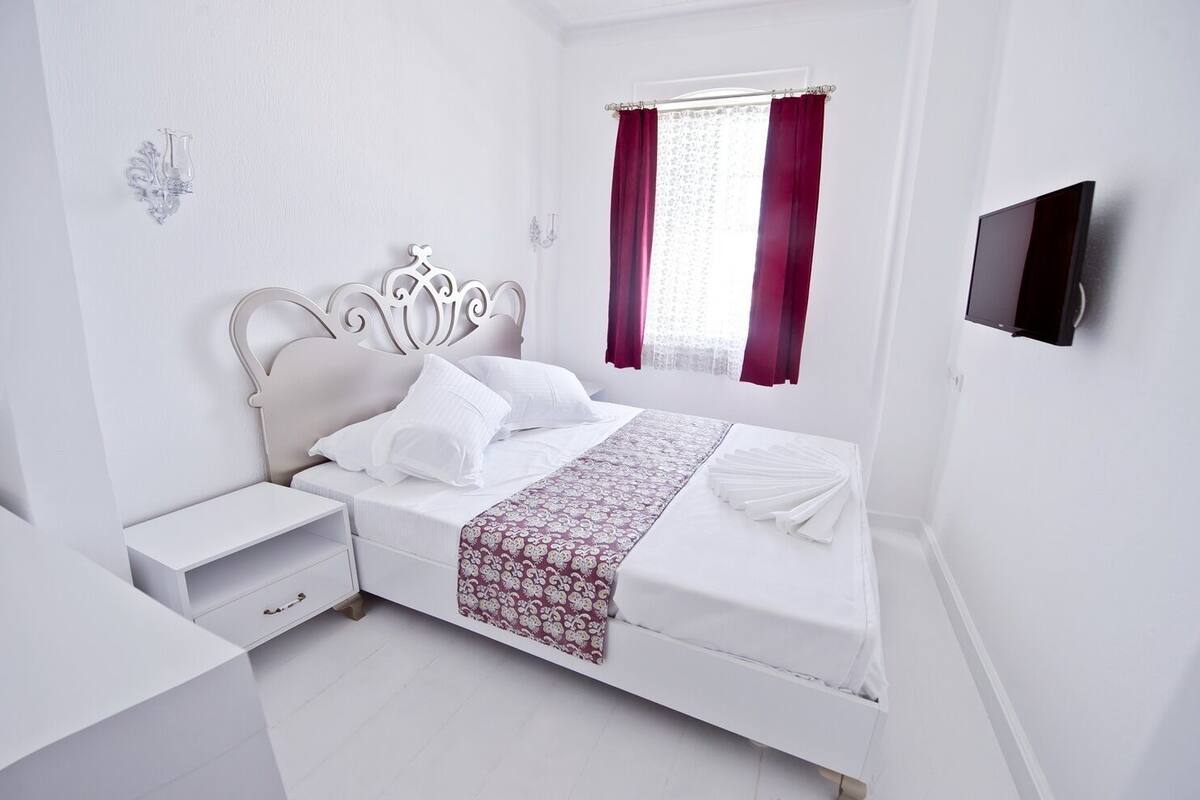 Deluxe Double Room (Hera)