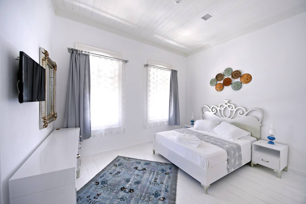 Deluxe Double Room (Zeus)