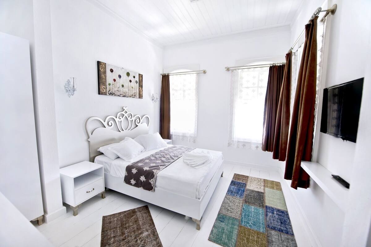 Deluxe Double Room (Aphrodite)