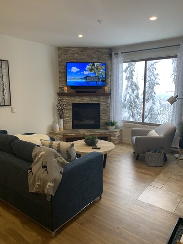 Rare 1 bedroom suite on The Ridge with laundry, full kitchen, mountain views