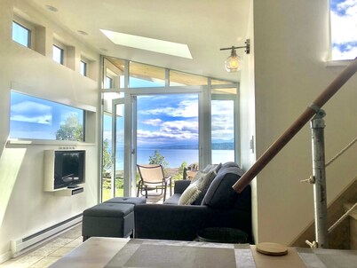 Oceanfront Luxury Guest Suite and Sauna in a Rustic Natural setting