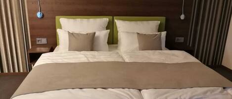 Phòng đôi Cao cấp, phòng tắm hơi | Trang trí khác biệt, trang bị nội thất với thiết kế riêng biệt, bàn