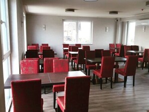 Daily buffet breakfast (EUR 19.50 per person)