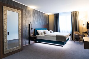 Habitación individual Deluxe | Decoración individual, mobiliario individual, escritorio