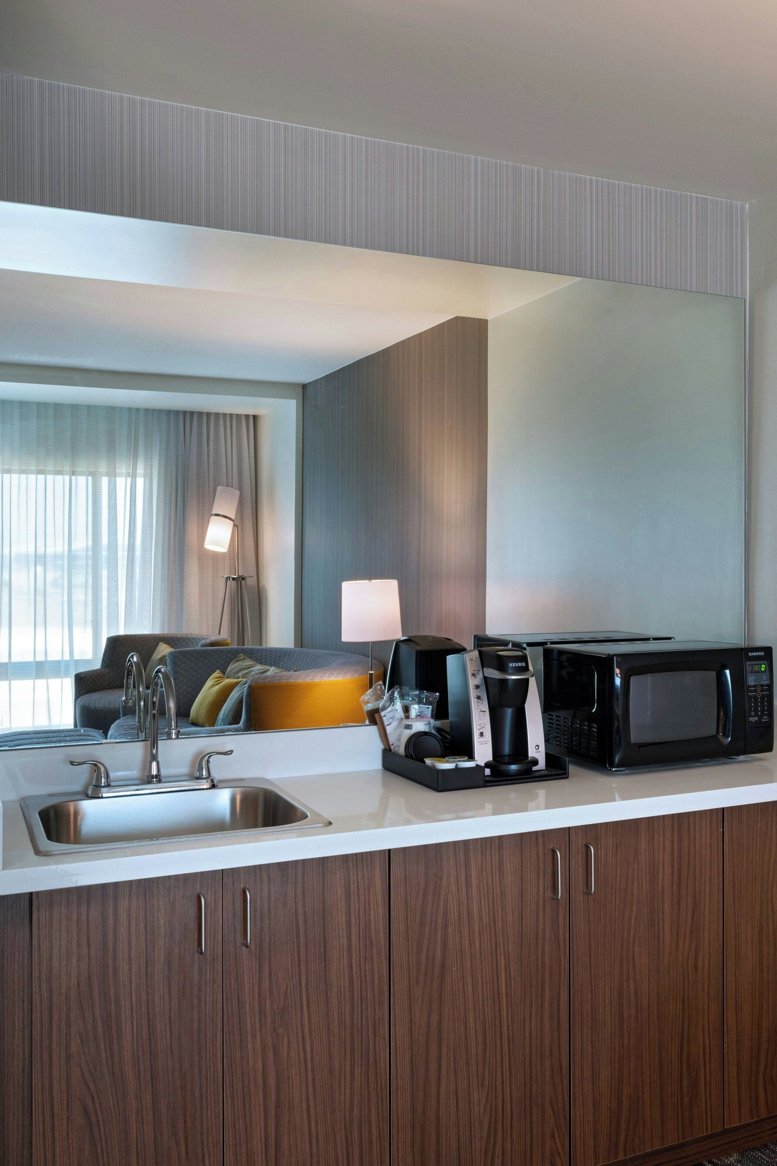 1 bedroom, premium bedding, pillow-top beds, desk