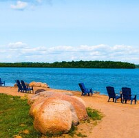 Ubicación a pie de playa, kayak, paseos en lancha motora y remo o canoa