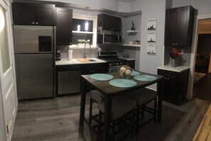 Fridge, microwave, oven, stovetop - Cozy, Comfortable and Convenient apartment. Close to everything! (Oak Park)