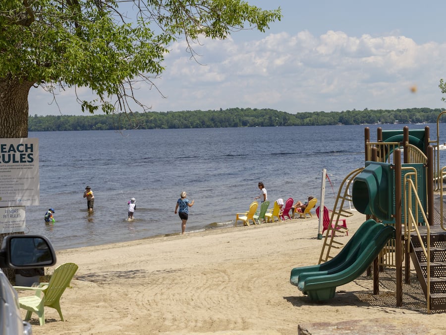 Khu vui chơi trẻ em - ngoài trời